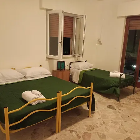 Aura Azzurra アパート カリーニ